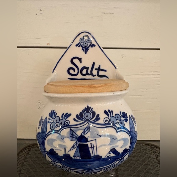 Other - Vintage Delftware Container